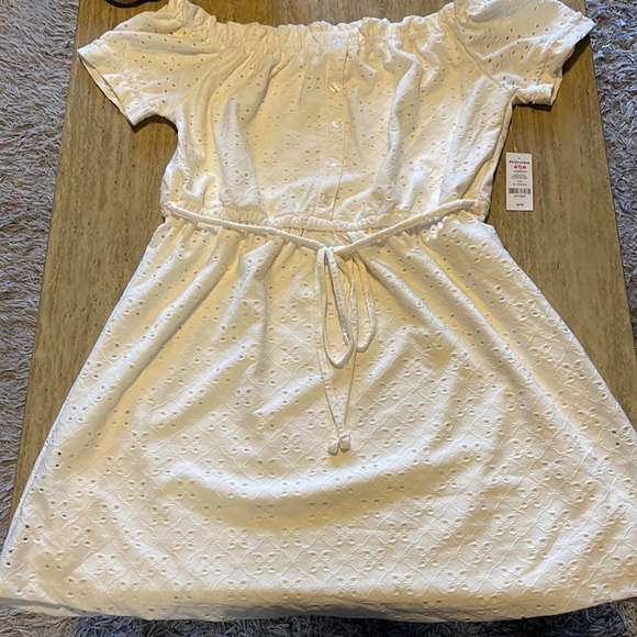 Short white dress with tags - Picture 1 of 1